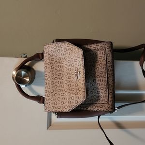 Crossbody Guess purse
